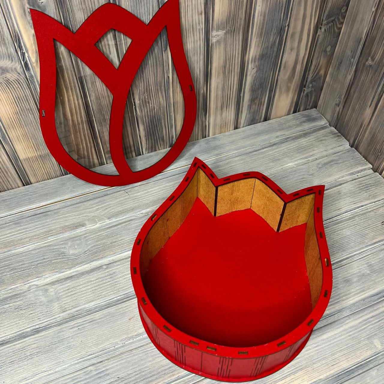 Коробка "Тюльпан" прозора кришка ЧЕРВОНИЙ (30-26-9 см) Коробка "Тюльпан" прозора кришка ЧЕРВОНИЙ (30-26-9 см)
