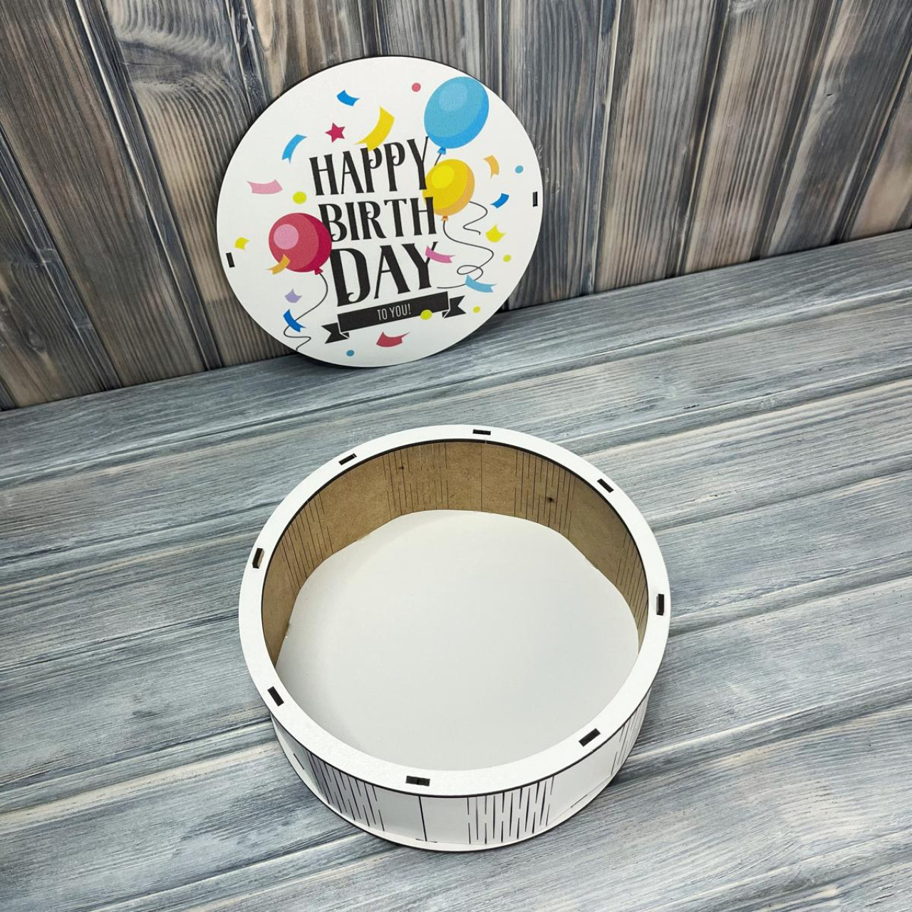 Коробка кругла з принтом "Happy Birthday to you" БІЛИЙ (21-21-8 см) Коробка кругла з принтом "Happy Birthday to you" БІЛИЙ (21-21-8 см)