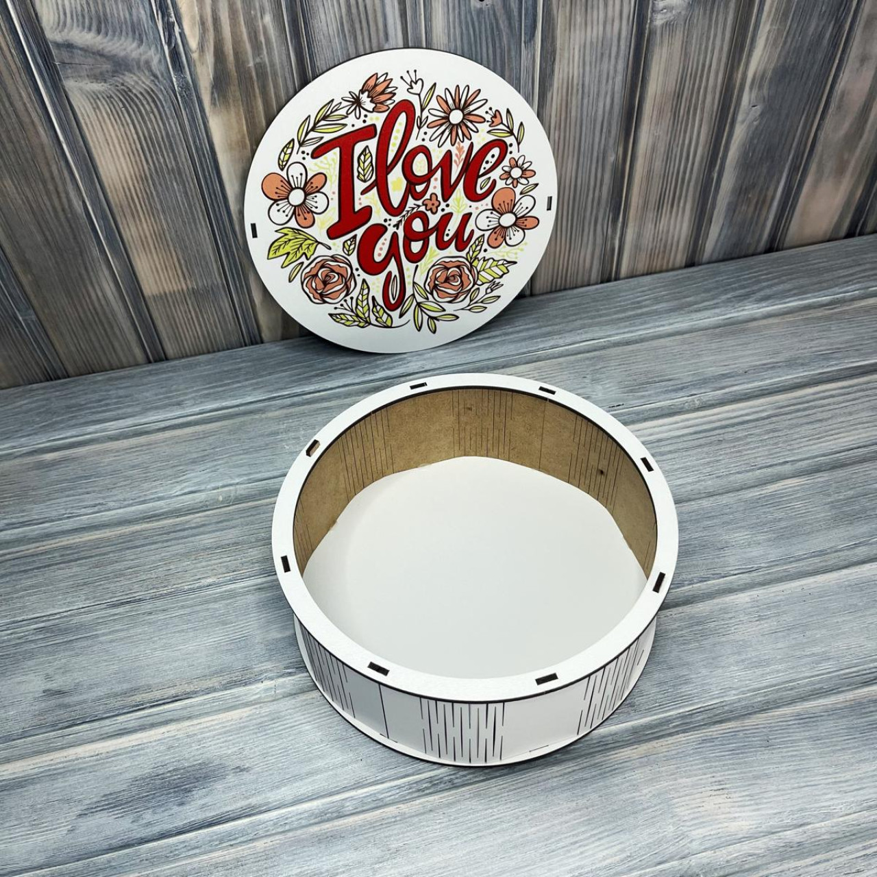 Коробка кругла з принтом "I love you Квіти" БІЛИЙ (21-21-8 см) Коробка кругла з принтом "I love you Квіти" БІЛИЙ (21-21-8 см)