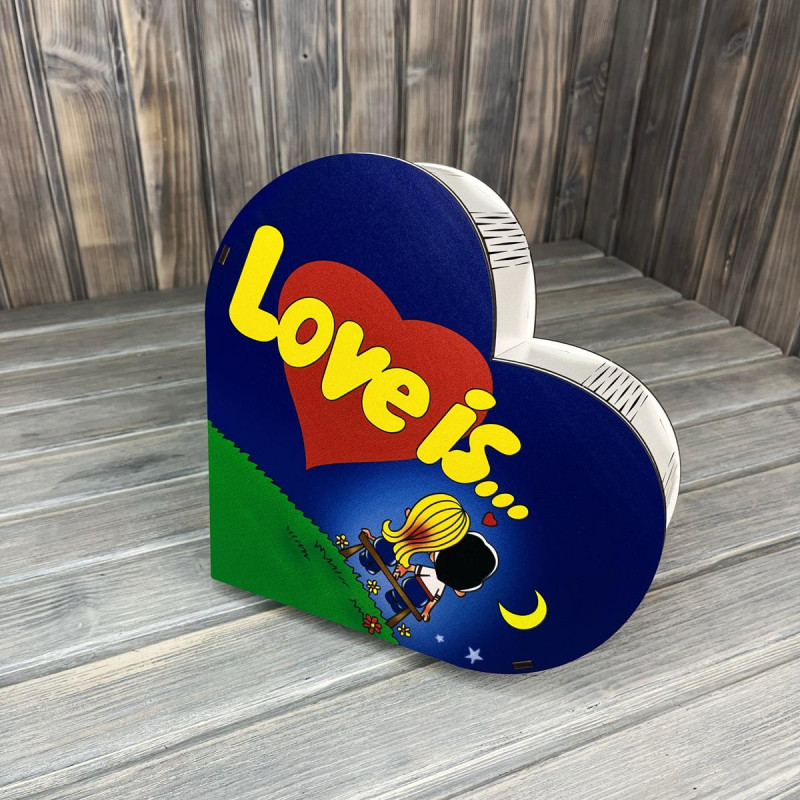 Коробка серце "Love IS" БІЛИЙ (34-30-9 см)